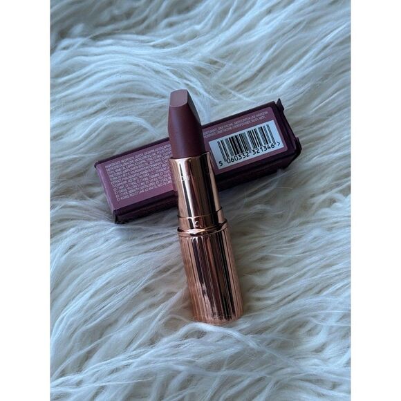 Charlotte Tilbury Matte Revolution Lipstick Very Victoria - Picture 5 of 5